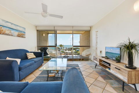 2 Bedroom Top Floor Unit - Ocean Views And Pool - Accommodation Daintree 0