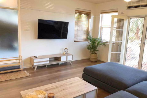 2 Bedroom, SHORT Walk To CBD,BEACH And DARBY ST - Accommodation Daintree 0