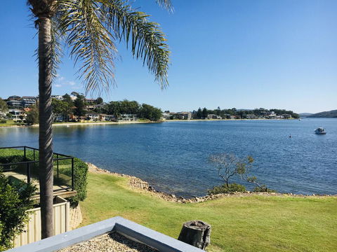 2 The Shores Soldiers Point - Waterfront - Uninterrupted Water Views INCLUDING ALL LINEN & TOWELS, Free Wi-Fi - Accommodation Daintree 2