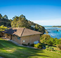 2 Water Crescent - Retro Haven - Accommodation Daintree