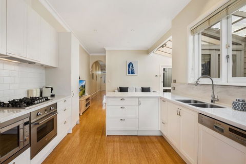 2-Bed House With Patio Near Bars And Restaurants - Accommodation Daintree 3