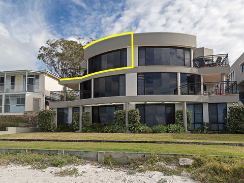 2/137 Soldiers Point Road - Luxury Unit On The Waterfront With Aircon And Free Unlimited Wi Fi - Accommodation Daintree 1