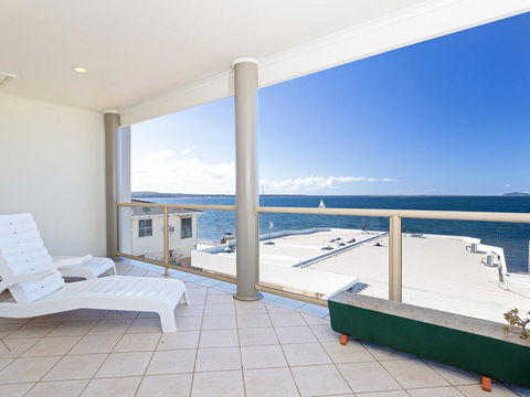 2/141A Soldiers Point Road - Large Waterfront Duplex Across From The Bowling Club - Accommodation Daintree 0
