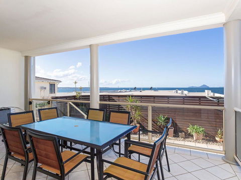 2/141A Soldiers Point Road - Large Waterfront Duplex Across From The Bowling Club - Accommodation Daintree 2