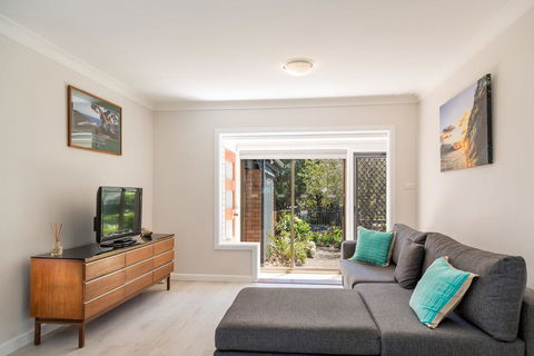 235 Mitchell Parade, Mollymook - Accommodation Daintree 0