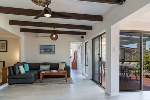 235 Mitchell Parade, Mollymook - Accommodation Daintree 1