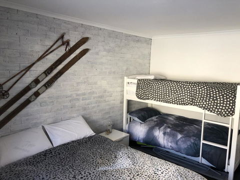 24 Hotham 1 Bed Apartment - Accommodation Daintree 1