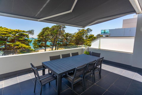 C-Scape Penthouse - Cowes Beach Front - Accommodation Daintree 3
