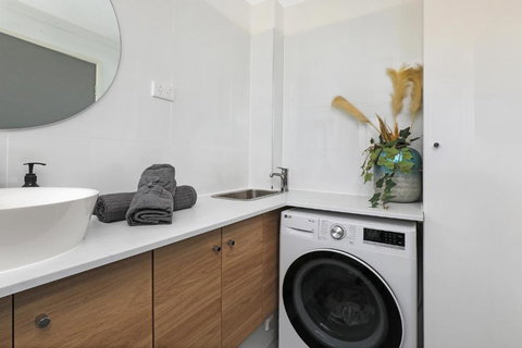 CANAL7-ON THE MOOLOOLABA CANAL! - Accommodation Daintree 4