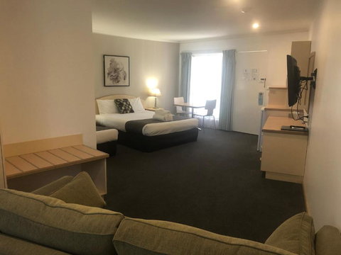 CAPRICORN MOTOR Inn - Accommodation Daintree 2