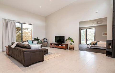 Dale View Luxury Accommodation - Accommodation Daintree 3