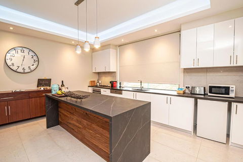 Dale View Luxury Accommodation - Accommodation Daintree 4