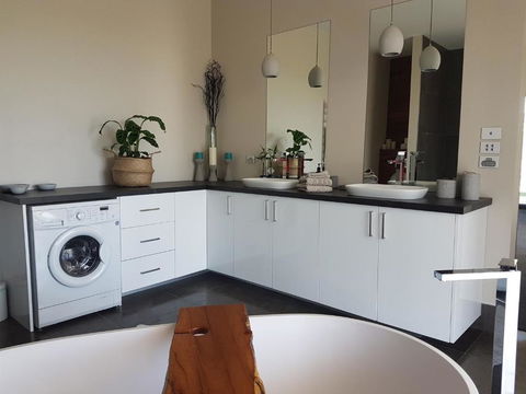 Dale View Luxury Accommodation - Accommodation Daintree 2