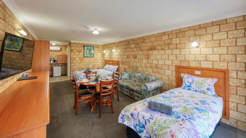 Darling River Motel - Accommodation Daintree 0