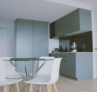 2Bed 2Bath Minimalist Apartment in CBD - Accommodation Daintree