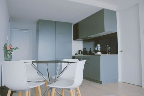 2Bed 2Bath Minimalist Apartment In CBD - Accommodation Daintree 0