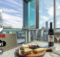2BR EPIC VIEWS  CBD  2 Cars  Pool Wine Gym Netflix - Accommodation Daintree