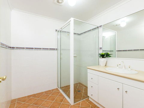 3 'Peninsula Waters', 2-4 Soldiers Point Rd - Beautiful Air Conditioned Unit With Pool, Lift & WIFI - Accommodation Daintree 2