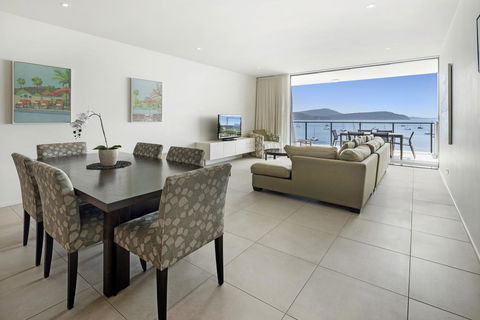 3 Bedroom Ultimate Luxury Waterfront - Accommodation Daintree 3