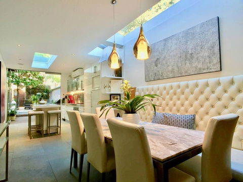 3 Storey Home Close Walk To Fox Studios SCG & City - Accommodation Daintree 2