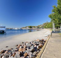 3 Tomaree Street - cute 4 bedroom house with aircon in the heart of town - Accommodation Daintree