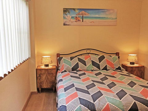 3 Tomaree Street - Cute 4 Bedroom House With Aircon In The Heart Of Town - Accommodation Daintree 2