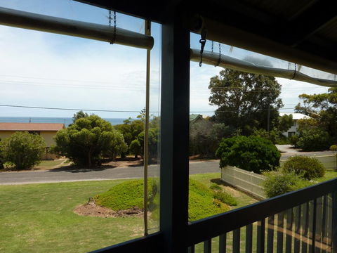 31 Elizabeth Crescent - Accommodation Daintree 0