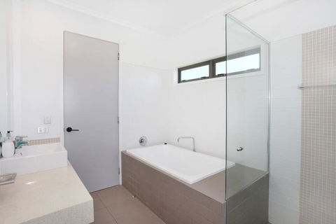 34 Boardrider Crescent, Mount Coolum - Accommodation Daintree 2