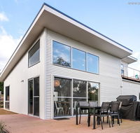 4 king or 8 single beds WiFi Netflix pet friendly - Accommodation Daintree
