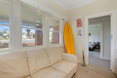 4 MONTROSE AVE - Retro Home In The Heart Of Town - Accommodation Daintree 1