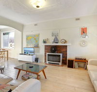 4 MONTROSE AVE - retro home in the heart of town - Accommodation Daintree