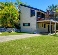40 Rumbalara Avenue - Rainbow Beach Entertain on the spacious verandah overlooking beautiful Rainbow Beach - Accommodation Daintree