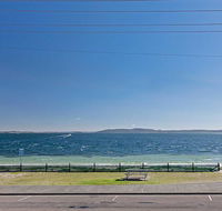 5 'Bayside' 21 Victoria Parade - unbeatable location and Air Conditioned - Accommodation Daintree