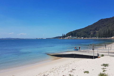 5 'Ocean Breeze' Shoal Bay Avenue - Fabulous Location Opposite Shoal Bay Beach! - Accommodation Daintree 1