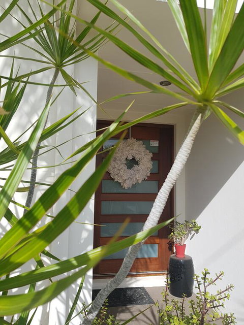 5 Bedroom Luxury Villa - Hope Island - Accommodation Daintree 3