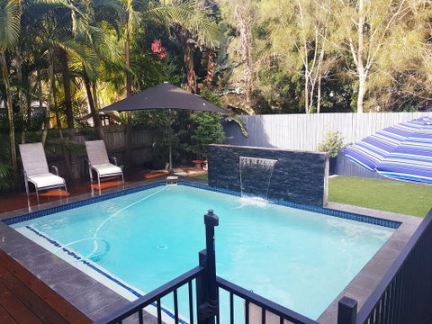 5 Bedroom Luxury Villa - Hope Island - Accommodation Daintree 0