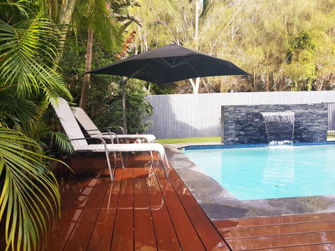 5 Bedroom Luxury Villa - Hope Island - Accommodation Daintree 2