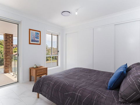 5 Bent Street - Huge House With Foxtel & Aircon - Accommodation Daintree 3