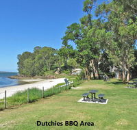 5 Thompson Place Nelson Bay - spacious duplex walking distance to Nelson Bay CBD and Dutchies - Accommodation Daintree