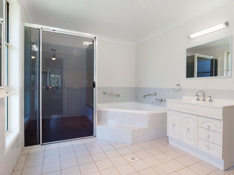 51 Rigney Street - Pet Friendly House With Aircon - Accommodation Daintree 3
