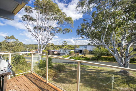 58 Lockhart Ave - Unlock Mollymook's Heart - Accommodation Daintree 2