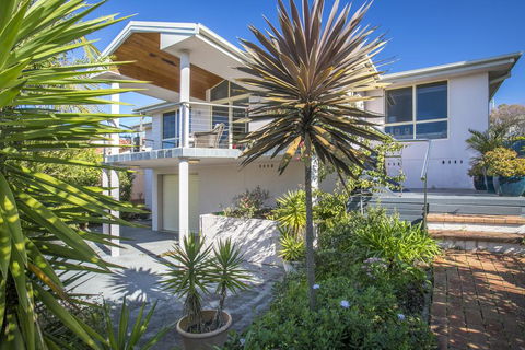 58 Seaview St - Summer Days - Accommodation Daintree 0