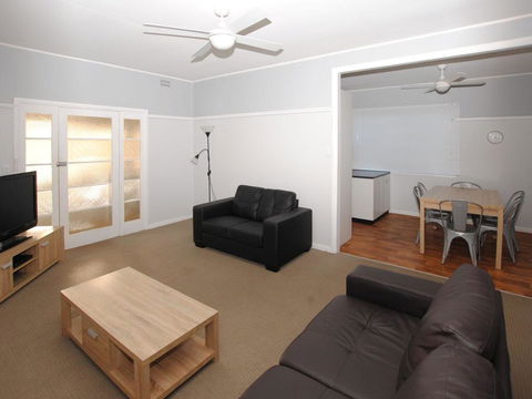 59 Wharf Street Opposite Bowling Club - Accommodation Daintree 3