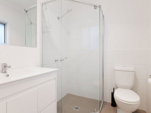 5B BENT STREET - LARGE HOUSE WITH DUCTED AIR CON, WIFI & FOXTEL - Accommodation Daintree 3