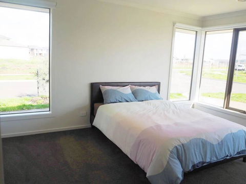 5Bed 2Bath Family House In Werribee - Accommodation Daintree 2
