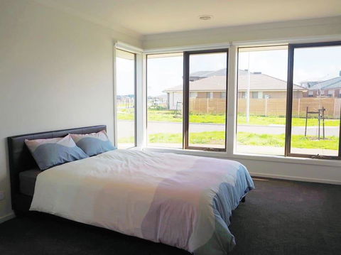 5Bed 2Bath Family House In Werribee - Accommodation Daintree 1