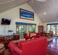 6 Ilmenite Avenue - Coastal beach shack within walking distance to patrolled beach and CBD - Accommodation Daintree