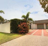 6 Petrie Ave Marcoola Pet Friendly Linen supplied - Accommodation Daintree