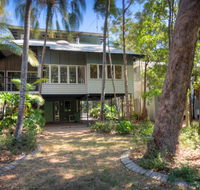 6 Satinwood Drive - Rainbow Shores Stylish Beach House Free WiFi - Accommodation Daintree