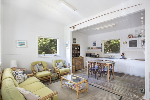 681 Murramarang Rd - Retro Beach Cottage - Accommodation Daintree 2